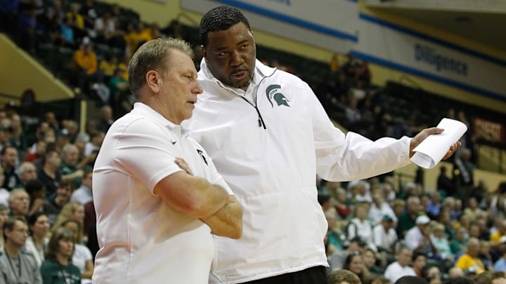 Nov 28, 2014; Kissimmee, FL, USA;  Marquette Golden Eagles associate head coach Dwayne Stephens and head coach Tom Izzo talk during the first half against the Marquette Golden Eagles at HP Field House. Mandatory Credit: Kim Klement-Imagn Images