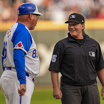 Umpire Jen Pawol makes history during the doubleheader in Atlanta
