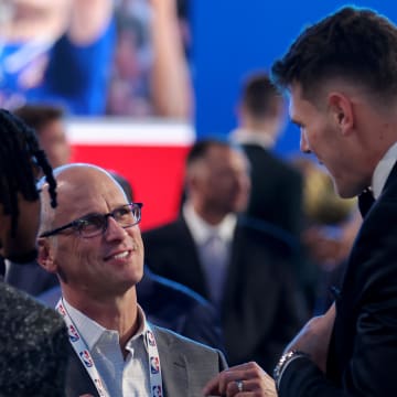 Jun 26, 2024; Brooklyn, NY, USA; Connecticut Huskies head coach coach Dan Hurley talks to Stephon Castle (left) and Donovan Clingan (right) before the start of the first round of the 2024 NBA Draft at Barclays Center. 