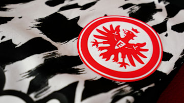 Eintracht Frankfurt wird in der kommenden Saison ein ungewöhnliches Trikot tragen Eintracht Frankfurt wird in der kommenden Saison ein ungewöhnliches Trikot tragen