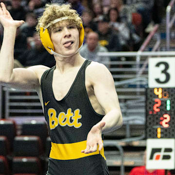 Bettendorf's Jake Knight committed to wrestle for Illinois. He is a two-time state champion in Iowa high school wrestling.
