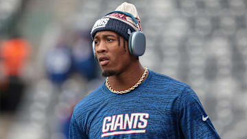 Oct 22, 2023; East Rutherford, New Jersey, USA; New York Giants safety Isaiah Simmons (19) warms up before the game against the Washington Commanders at MetLife Stadium. Mandatory Credit: Vincent Carchietta-Imagn Images