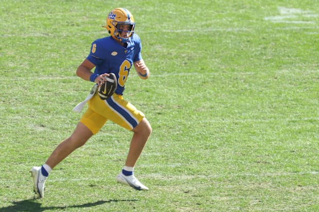  Pittsburgh Panthers quarterback Mason Heintschel