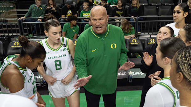 Oregon women’s coach Kelly Graves brings his team together before their game against Wisconsin at Matthew Knight Arena in Eug