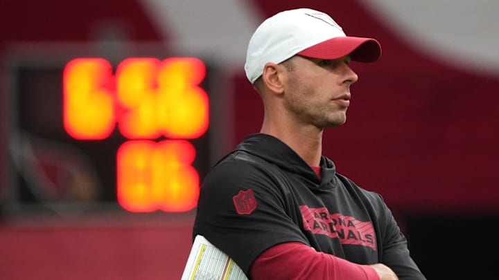 Arizona Cardinals head coach Jonathan Gannon watches his team from the sidelines during training camp at State Farm Stadium in Glendale on July 25, 2024.