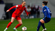 Samantha Kerr (links) im Trikot des FC Bayern München