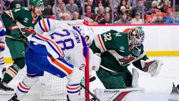 Edmonton Oilers right wing Connor Brown (28)