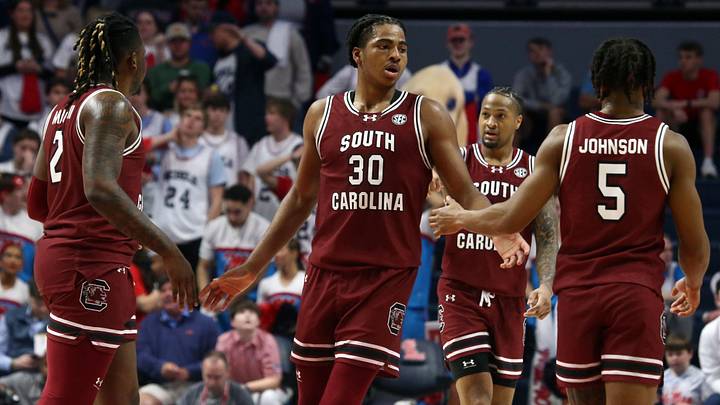 South Carolina basketball freshman Collin Murray-Boyles with his teammates