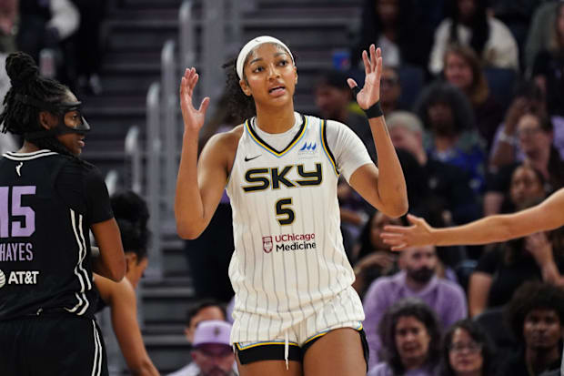 Chicago Sky forward Angel Reese (5)