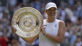 Iga Świątek dominated in the Wimbledon final, claiming her sixth major championship. 