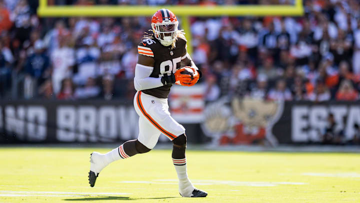 Sep 8, 2024; Cleveland, Ohio, USA; Cleveland Browns tight end David Njoku (85) runs the ball against the Dallas Cowboys during the first quarter at Huntington Bank Field. Mandatory Credit: Scott Galvin-Imagn Images