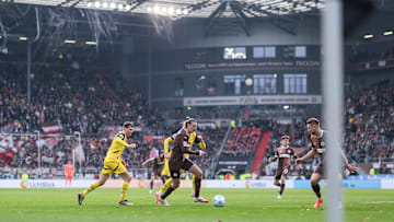FC St. Pauli 1910 v Borussia Dortmund - Bundesliga