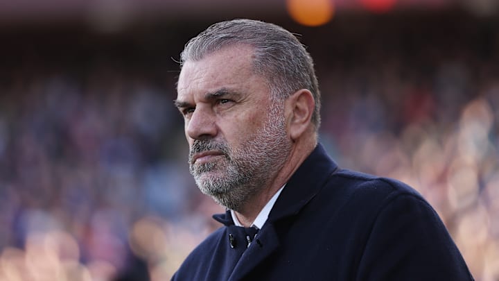 A pundit has revealed that Tottenham are desperately looking to sign a player to compete for a starting defence spot.