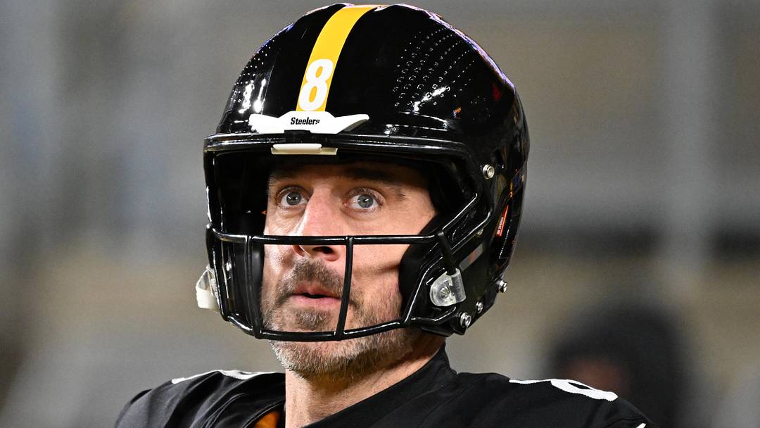 Pittsburgh Steelers quarterback Aaron Rodgers