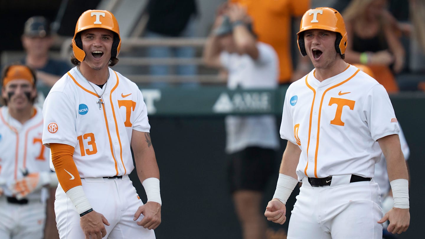 Tennessee vs Arkansas Super Regional Predictions - NCAA Baseball Tournament