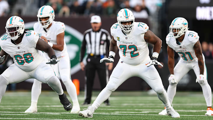 Terron Armstead announced Sunday that he will return to play left tackle under a restructured contract that will give the Dolphins some much needed cap relief.