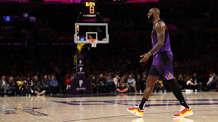 San Antonio Spurs v Los Angeles Lakers