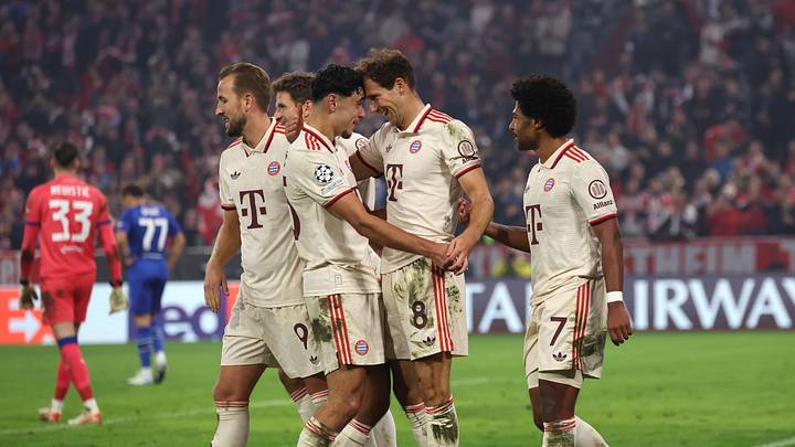 FC Bayern players celebrate Leon Goretzka's goal against Dinamo Zagreb 