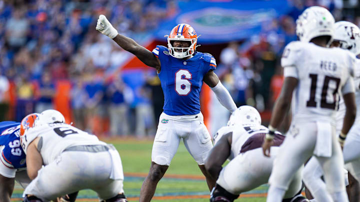 Florida Gators linebacker Shemar James gestures before the snap against the Texas A&M Aggies during the first half at Ben Hill Griffin Stadium. 