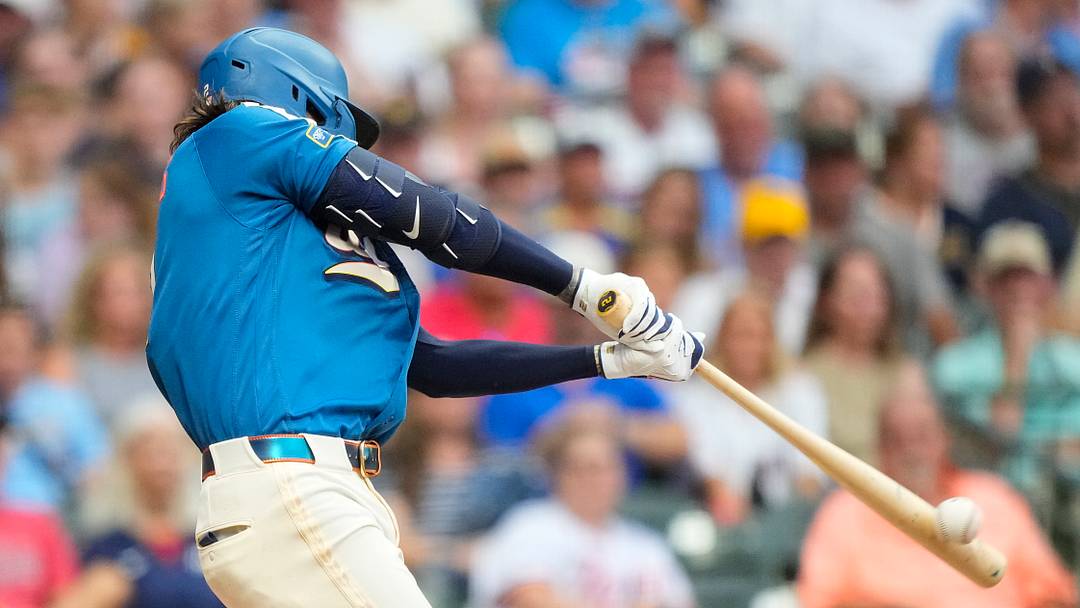 Aug 5, 2026; Milwaukee, Wisconsin, USA; Milwaukee Brewers second baseman Brice Turang (2) hits an RBI double during the second inning against the Minnesota Twins at American Family Field. Mandatory Credit: Jeff Hanisch-Imagn Images Aug 5, 2026; Milwaukee, Wisconsin, USA; Milwaukee Brewers second baseman Brice Turang (2) hits an RBI double during the second inning against the Minnesota Twins at American Family Field. Mandatory Credit: Jeff Hanisch-Imagn Images