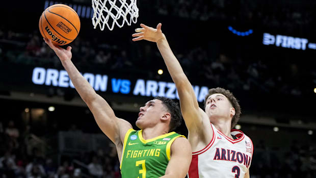Mar 23, 2025; Seattle, WA, USA;  Oregon Ducks guard Jackson Shelstad (3) drives to the basket against Arizona Wildcats guard 