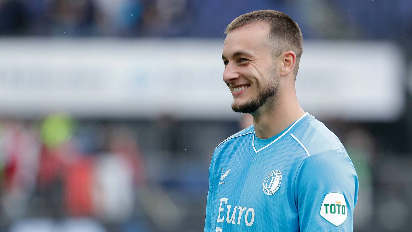 Feyenoord star sends message to Arsenal & Liverpool over transfer interest - Vimarsana News