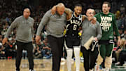 Damian Lillard saliendo lesionado del partido entre Milwaukee Bucks e  Indiana Pacers, donde se lesionó