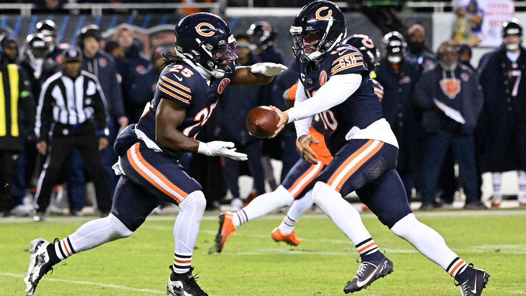 Chicago Bears quarterback Caleb Williams (18) hands off to running back Kyle Monangai (25) against the Green Bay Packers during the first half of an NFC Wild Card Round game at Soldier Field. Mandatory Credit: Matt Marton-Imagn Images Chicago Bears quarterback Caleb Williams (18) hands off to running back Kyle Monangai (25) against the Green Bay Packers during the first half of an NFC Wild Card Round game at Soldier Field. Mandatory Credit: Matt Marton-Imagn Images