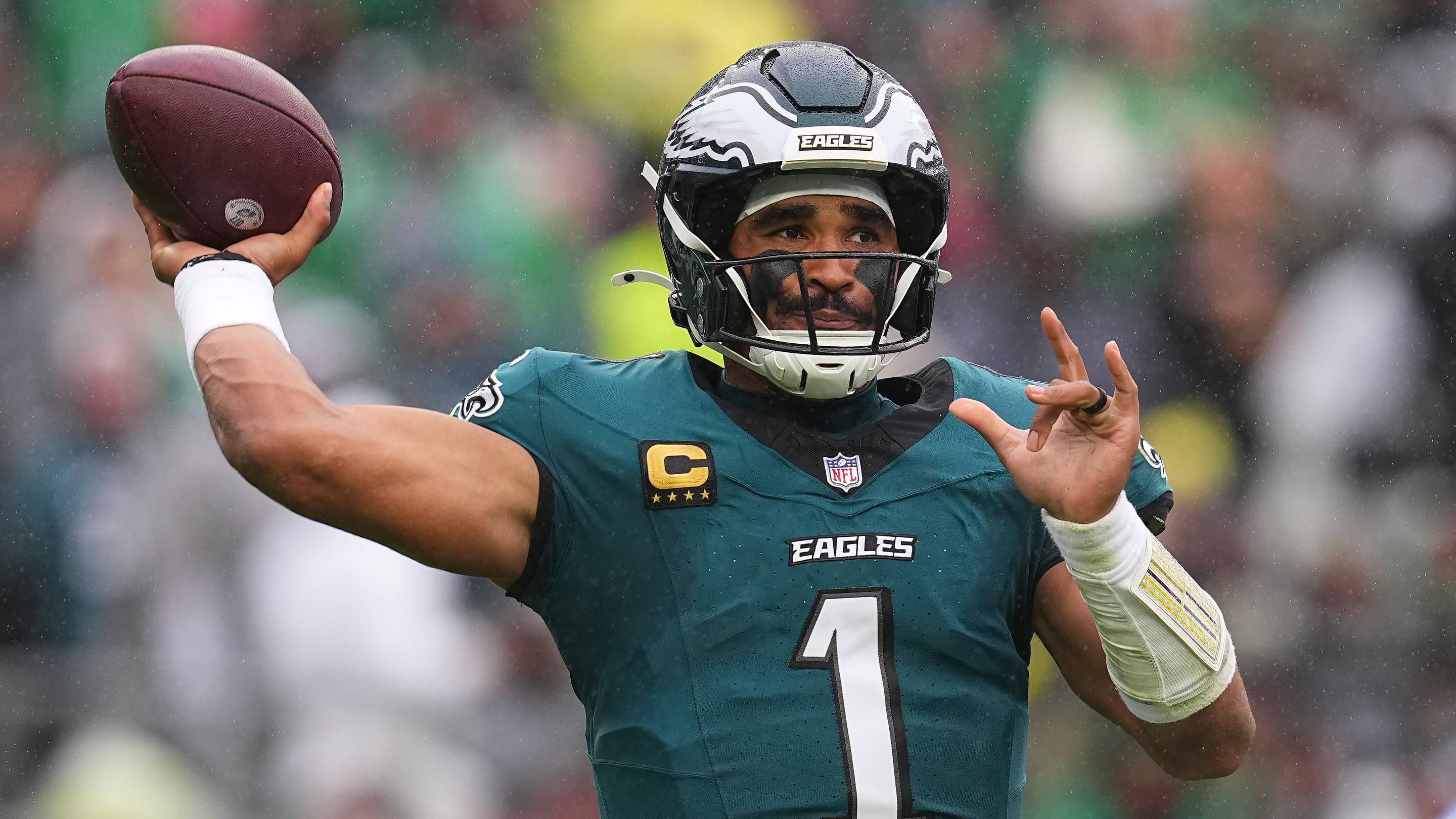 An outlandish Steelers replacement for Aaron Rodgers is already in PA
