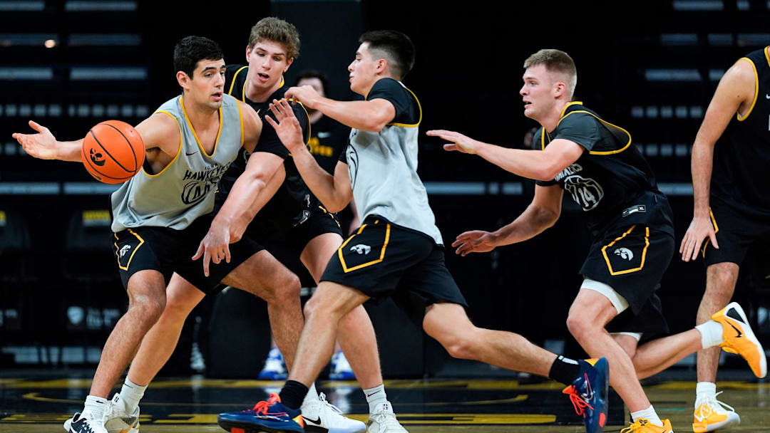 Iowa’s Joey Matteoni (44) passes the ball to Peyton McCollum (5) as Trevin Jirak (27) and Bennett Stirtz (14) defend during practice Oct. 15, 2025 at Carver-Hawkeye Arena in Iowa City, Iowa.