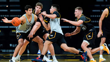 Iowa’s Joey Matteoni (44) passes the ball to Peyton McCollum (5) as Trevin Jirak (27) and Bennett Stirtz (14) defend during practice Oct. 15, 2025 at Carver-Hawkeye Arena in Iowa City, Iowa.