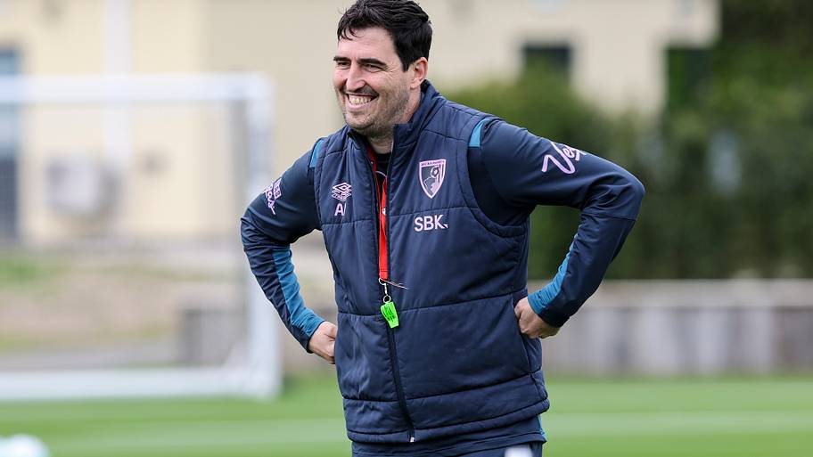 Andoni Iraola smiling.