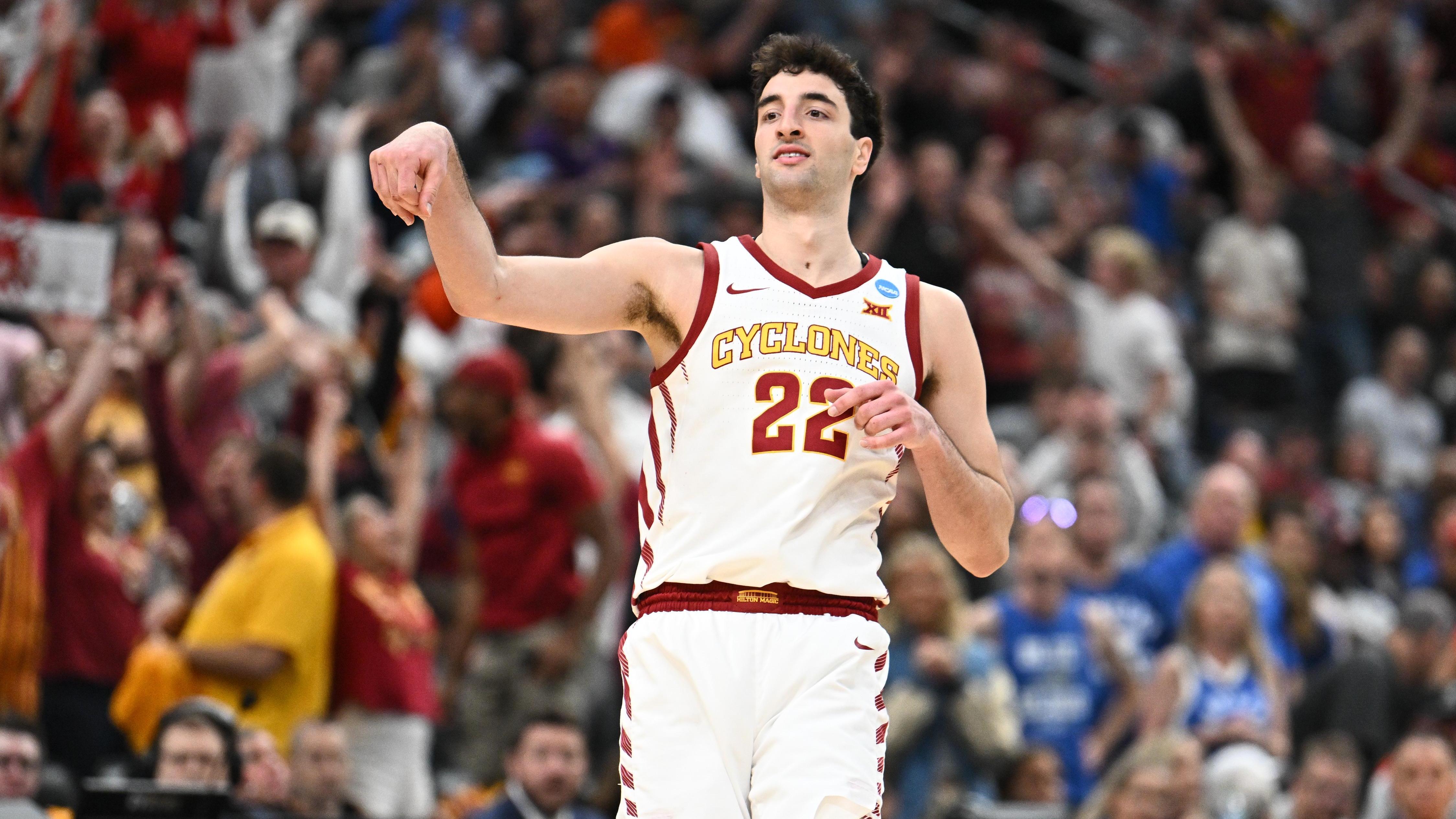 What position will Mark Pope have Milan Momcilovic play this season at  Kentucky?