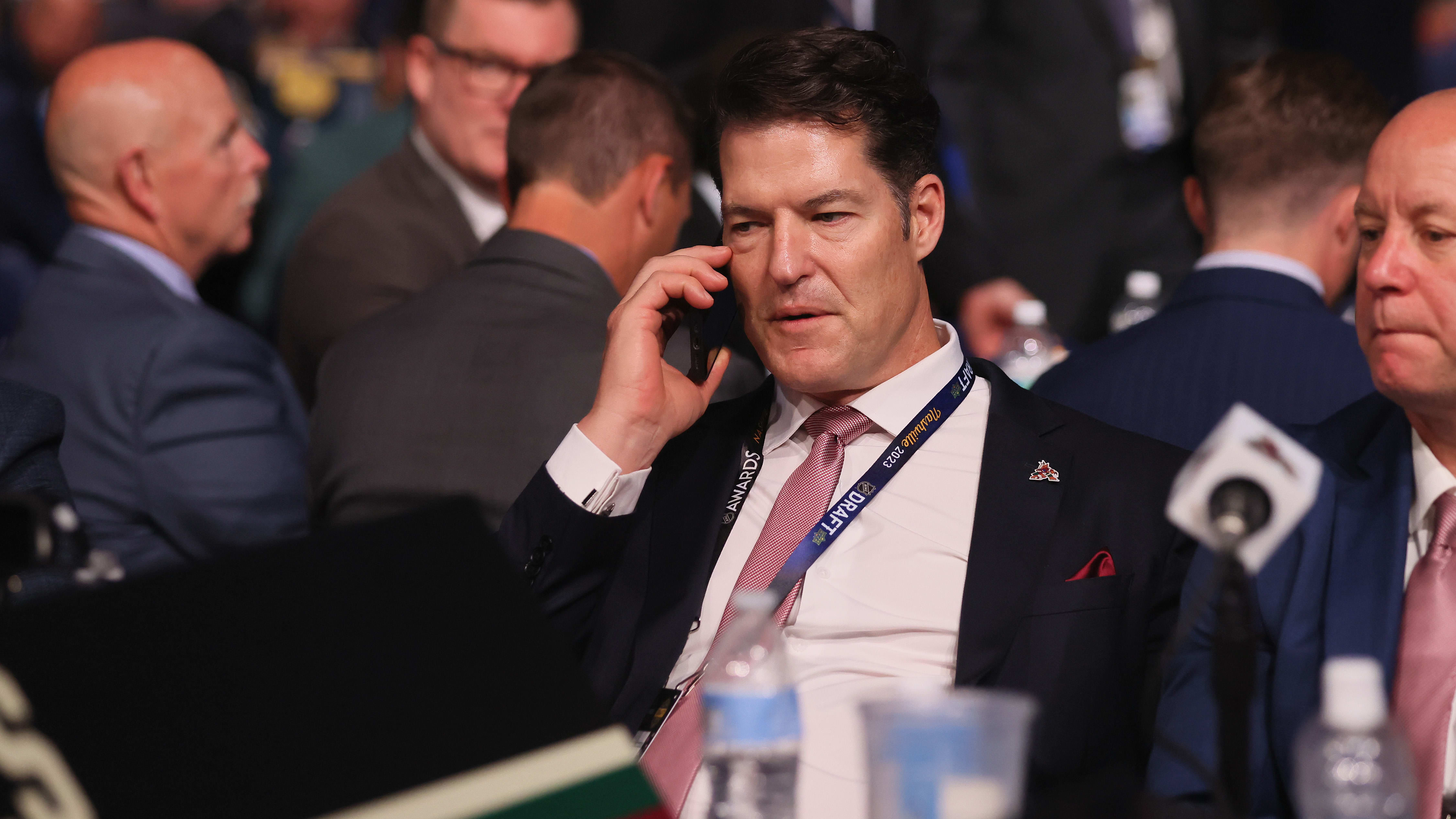 為什麼亞利桑那郊狼隊應該在 2024 年 NHL 交易截止日期之前成為買家