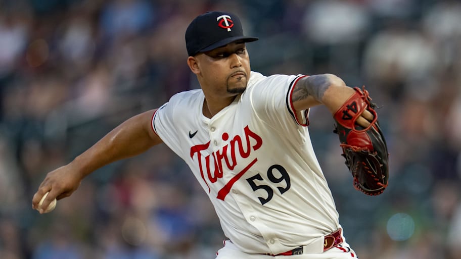 Jhoan Duran pitches