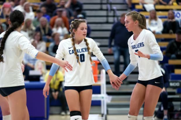 girls volleyball, high school girls volleyball at state meet in Orange