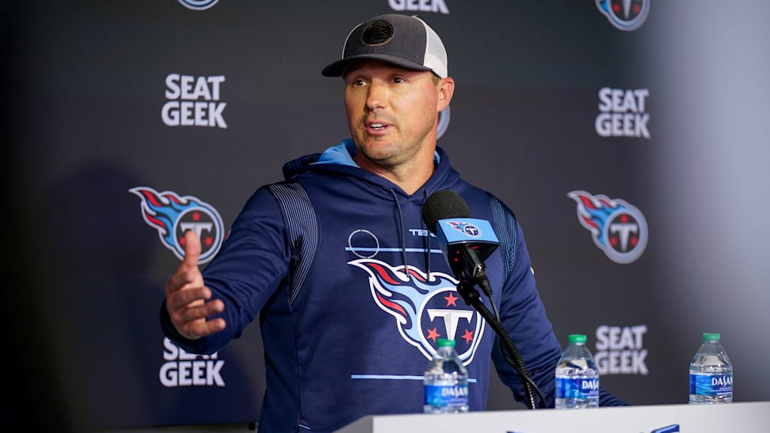 Special teams coach Craig Aukerman