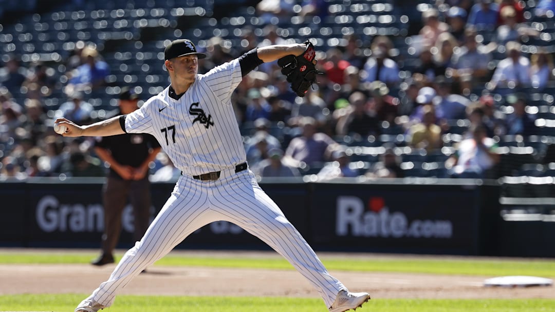 Sep 26, 2024; Chicago, Illinois, USA; Chicago White Sox starting pitcher Chris Flexen (77) delivers a pitch against the Los Angeles Angels during the first inning at Guaranteed Rate Field. Mandatory Credit: Kamil Krzaczynski-Imagn Images Sep 26, 2024; Chicago, Illinois, USA; Chicago White Sox starting pitcher Chris Flexen (77) delivers a pitch against the Los Angeles Angels during the first inning at Guaranteed Rate Field. Mandatory Credit: Kamil Krzaczynski-Imagn Images