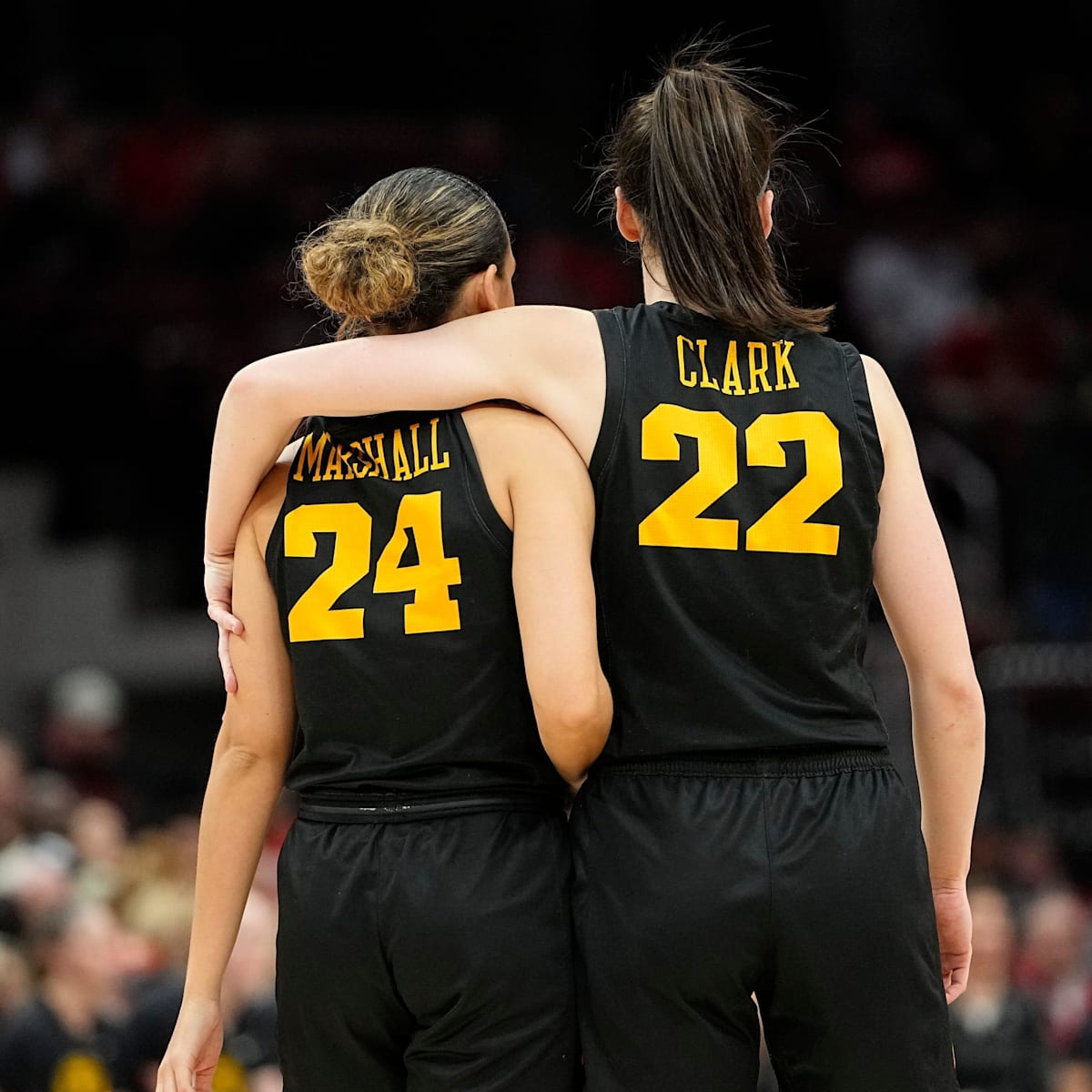 Caitlin Clark idolizes Iowa's Gabbie Marshall with all-caps praise after  reunion