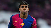 Lamine Yamal est titulaire avec le Barça.