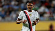 Manuel Akanji, do Manchester City, deve fechar com o Galatasaray