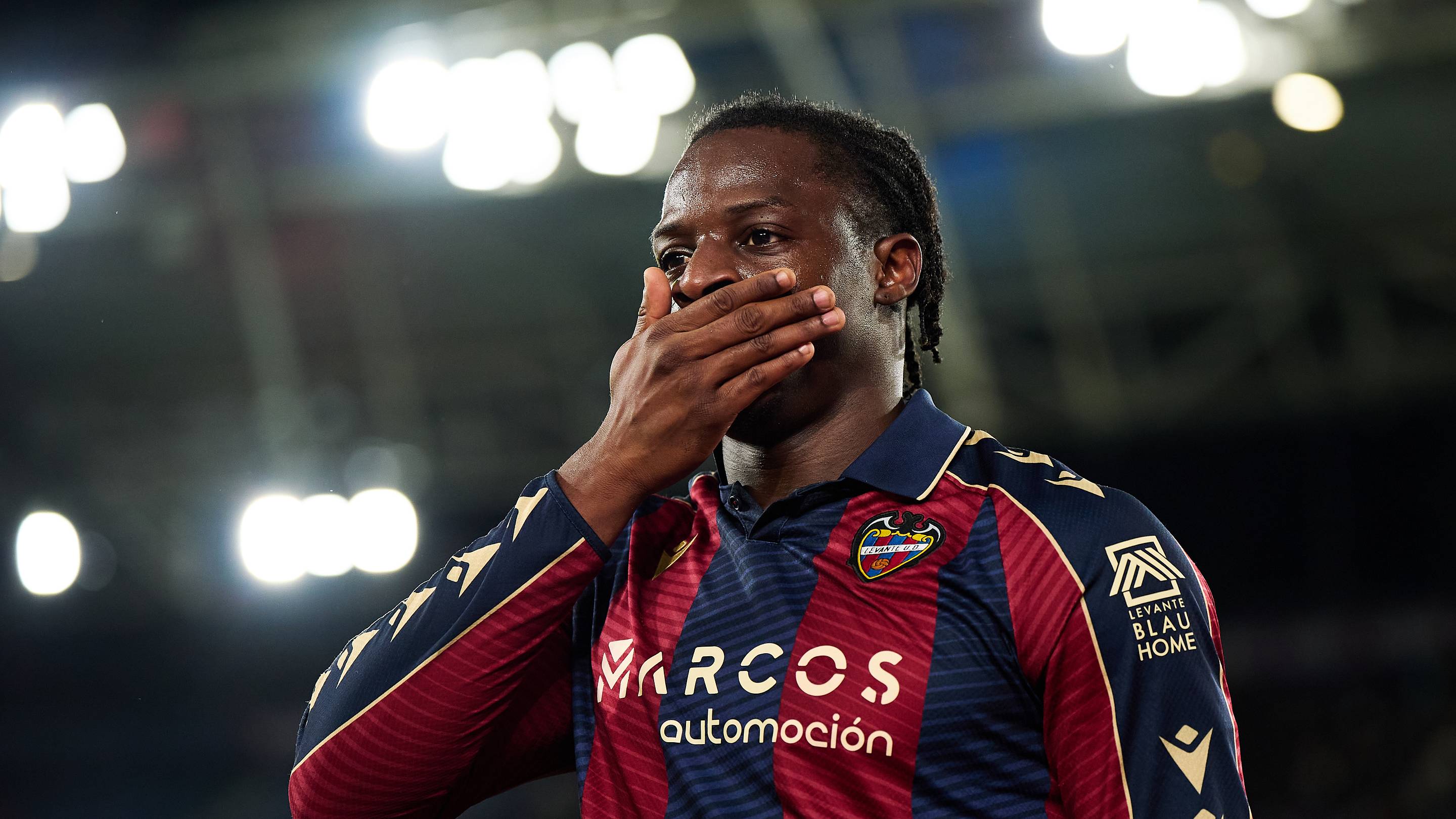 Tottenham fans can't build the signs building around Etta Eyong