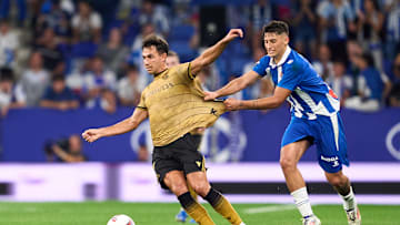 Veliz in action during the defeat to Sociedad