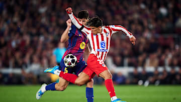 Pau Cubarsi sah nach einer Notbremse gegen Giuliano Simeone Rot Pau Cubarsi sah nach einer Notbremse gegen Giuliano Simeone Rot