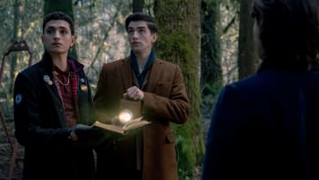 DEAD BOY DETECTIVES. (L to R) Jayden Revri as Charles Rowland and George Rexstrew as Edwin Payne in episode 6 of DEAD BOY DETECTIVES. Cr. Ed Araquel/Netflix © 2023