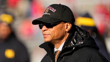 Nov 26, 2022; Columbus, Ohio, USA; Fox Sports announcer Gus Johnson walks across the field prior to the NCAA football game between the Ohio State Buckeyes and the Michigan Wolverines at Ohio Stadium. Mandatory Credit: Adam Cairns-The Columbus Dispatch

Ncaa Football Michigan Wolverines At Ohio State Buckeyes