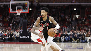 Mar 18, 2024; Chicago, Illinois, USA; Portland Trail Blazers guard Anfernee Simons (1) drives to the basket against the Chicago Bulls during the second half at United Center. Mandatory Credit: Kamil Krzaczynski-Imagn Images