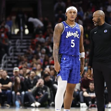 Orlando Magic head coach Jamahl Mosley talks with Orlando Magic forward Paolo Banchero (5) during the second half of a basket ball game against the Chicago Bulls at United Center. 