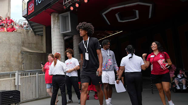 Ohio State Buckeyes wide receiver recruit Chris Henry Jr. walks out on the field