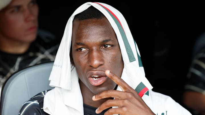 Nicolas Jackson est à deux doigts de rejoindre le Bayern Munich. Nicolas Jackson est à deux doigts de rejoindre le Bayern Munich.